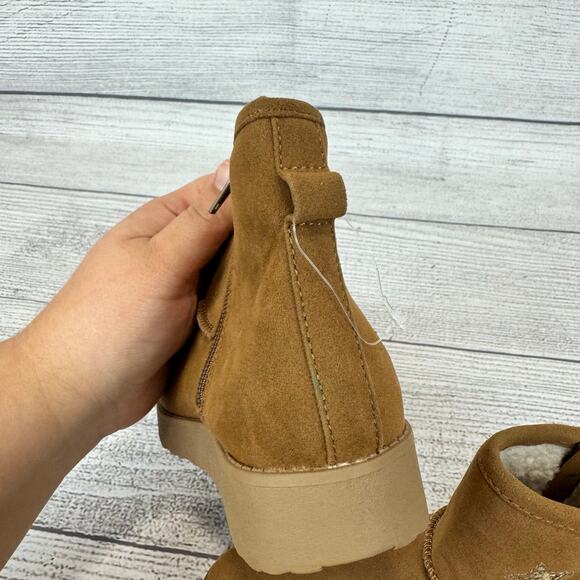 Jellypop Girl's Zane Tan & Gold Star Sherpa Lined Booties Size 2 - Picture 8 of 10